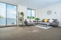 Designed Home of Ultimate Convenience In Gordon - Accommodation Australia