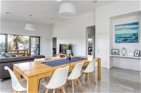 Diamond Bay Beach House brand new - Kingaroy Accommodation