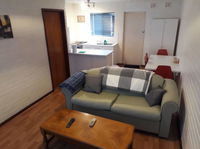 Dianella - Affordable  comfortable close to the city  shops - St Kilda Accommodation