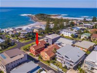 Doncaster - Yamba Main beach and sea pool - Melbourne Tourism
