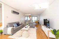 Double Storey Harbortown Townhouse - Australia Accommodation