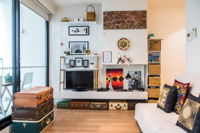Eclectic 1 Bedroom South Yarra Hideaway - Go Out