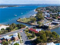 Elegant Waterfront Gem where the Ocean meets the Canal - Tweed Heads Accommodation