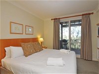Executive 1 bedroom Spa Villa located within Cypress Lakes Resort - Maitland Accommodation