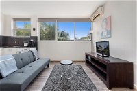 Explore Melbourne from a Convenient South Yarra Pad - Go Out