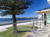 Filoli' 91 Foreshore Drive - huge waterfront home - Accommodation Airlie Beach