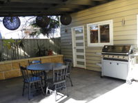 Guesthouse with Pool  BBQ - 10 kms from CBD - Townsville Tourism