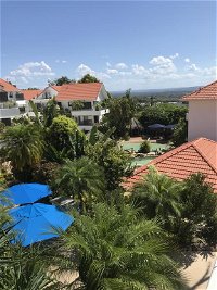 Haven on Noosa Hill - sunset views pools spa - Hotels Melbourne