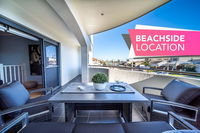 Higher Ground on Seaview-Superb Beach Lifestyle - Wifi - Metres from the beach - WA Accommodation