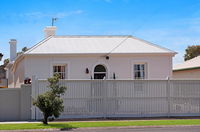 Historic Central Cottage In Warrnambool - Accommodation Redcliffe