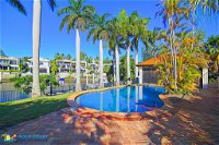 Holiday Home Coveside  Sanctuary Cove - Accommodation Airlie Beach