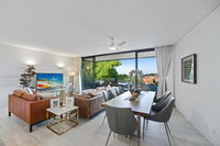 HomeHotel Ultra Luxurious 3 bedroom penthouse. - Accommodation Redcliffe