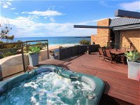 Jedda 5 - Oceanview 3 BDRM Penthouse with Rooftop Spa - Lennox Head Accommodation