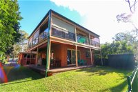 Kingfisher LakeHouse - Accommodation Airlie Beach