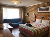 Lake Front Motel - Accommodation Guide