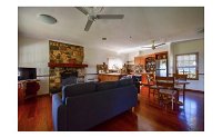 Lakefront holiday villa - Accommodation Airlie Beach