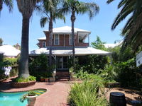 Lakeside Bed  Breakfast - Whitsundays Accommodation