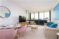 Large Modern 2 Bedroom Apartment near Lake Claremont - Accommodation in Brisbane