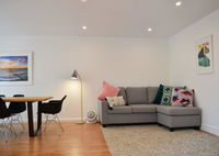 Light And Airy North Bondi Apartment - Schoolies Week Accommodation