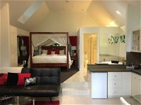 Linger a While Chalet - Tweed Heads Accommodation