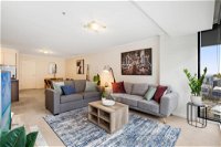 Luxe 2-Bed Apartment with River Views Near Casino - Accommodation Ballina