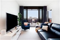 Luxe Apartment Five Minutes From Airport and City - Accommodation Brisbane