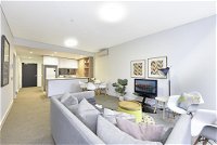 Luxury 1 bedroom  1 study with 1 parking - Accommodation Port Macquarie