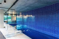 Luxury 2BR Yarra River Views WIFI-Netflix-Pool-Gym - Grafton Accommodation