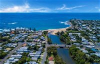 Luxury Hamptons Beachside Home in Dicky Beach - Accommodation Cooktown