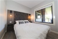 Luxury on Lewis - 6 Lewis Road - Accommodation in Surfers Paradise