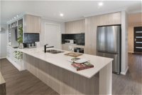 Luxury renovated home-5BR-meters from the beach - Kingaroy Accommodation