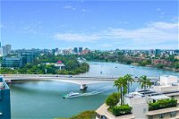 Luxury River City Views with Pool Gym Cafe WiFi Hospital - Accommodation Yamba
