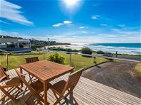 MAVI BEACH HOUSE - beachfront wifi views - Redcliffe Tourism