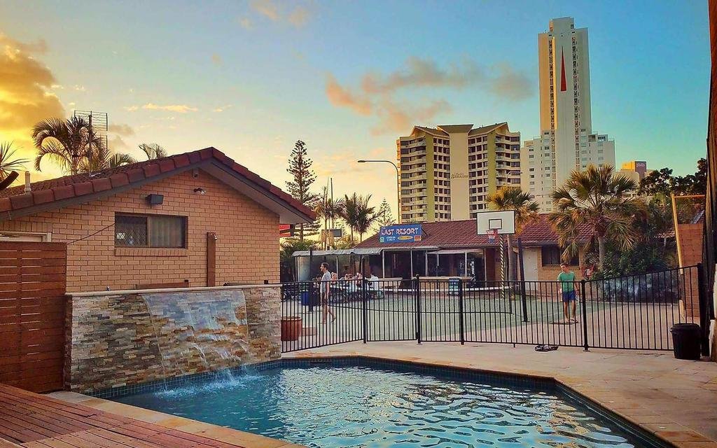 Maxmee Resort formally Surfers Paradise Backpackers