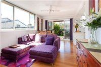 METRES TO THE BEACH - MORNINGTON - Accommodation Airlie Beach