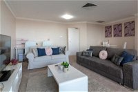 Milsons Point Apartment with Harbour Bridge Views - Accommodation Port Hedland