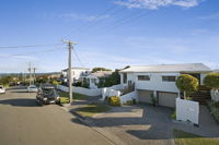 Minutes walk to Peregian Beach and surf - Unit 1/28 Pelican Street - Accommodation BNB