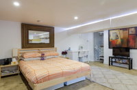 Modern  homely comfort - Maitland Accommodation