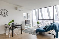 Modern 1 Bedroom Apartment With Rooftop Terrace And Spa - Accommodation Melbourne
