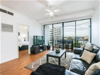 Modern 2 Bedroom River View Apartment in Docklands