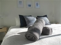 Modern 3 Bedroom Apt With FREE Parking Netflix Wifi  Welcome Wine by BnB Pro - Accommodation Nelson Bay