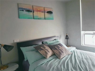 Modern CBD Apartment - Free Secure Parking and Wifi