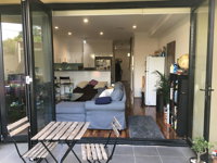 Modern house close to Sydneys vibrant Newtown area - Byron Bay Accommodation