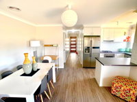 Modern Majestic - everything you need - private location - Carnarvon Accommodation