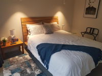 Modern private and close to town. - Accommodation Perth