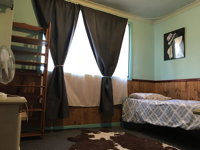 Neat and Nice Room - Accommodation Bookings
