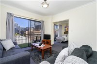 Oversized Eastend sleeps 6 Free PARKINGPOOL WIFI - Accommodation Australia