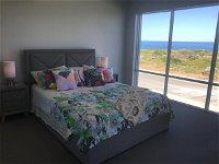 Beach House at SeaScapes.. - Accommodation Australia