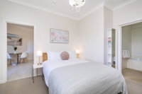 Light bright quality river views Free parking - Accommodation Coffs Harbour