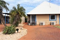 Osprey Holiday Village Unit 213/1 Bedroom - Spa bath king size bed perfect for any couple - Accommodation Airlie Beach